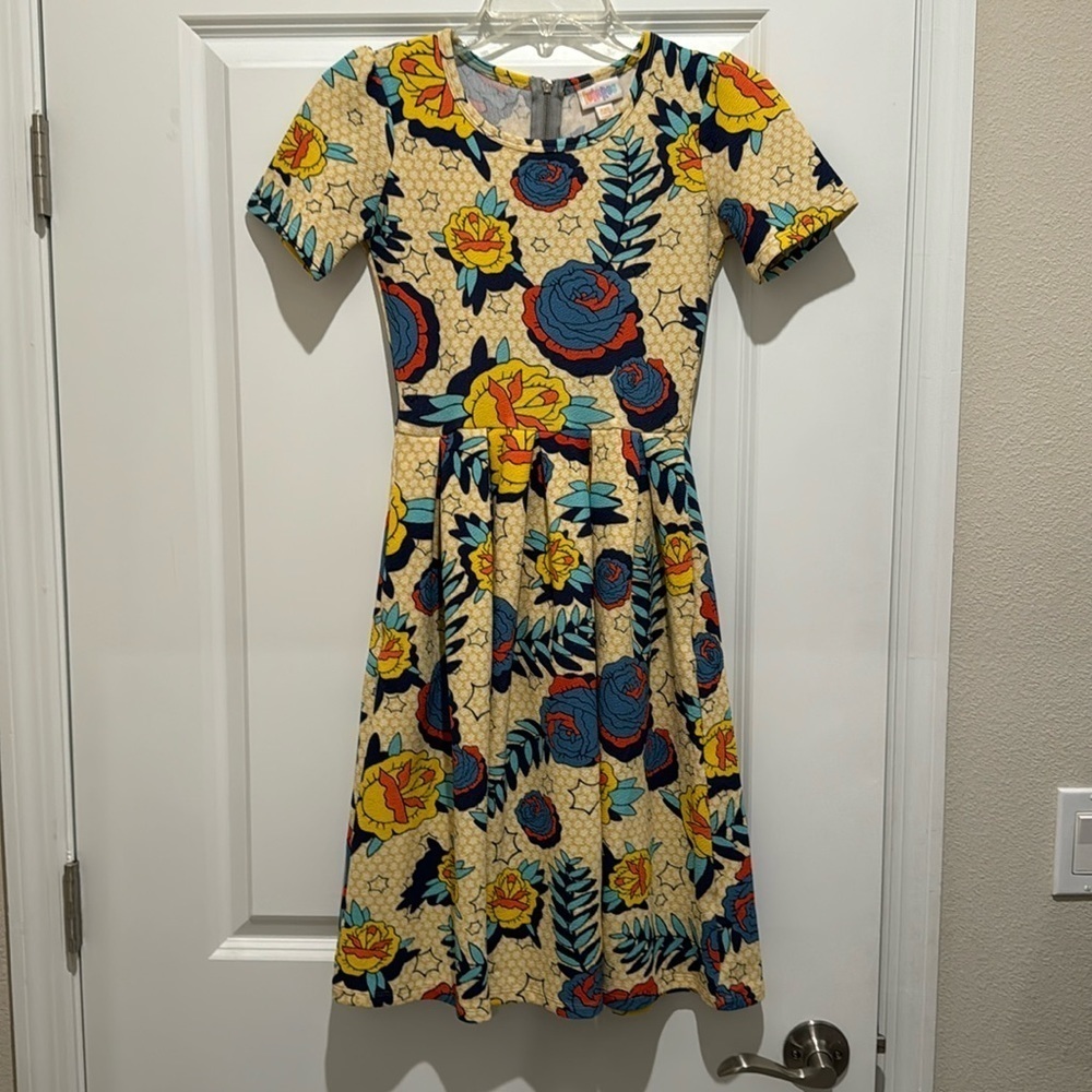 Excellent condition Beautiful “Amelia” LuLaRoe Dress - Size XXS‎